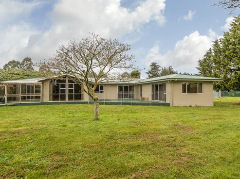 44 School Road, Yaldhurst