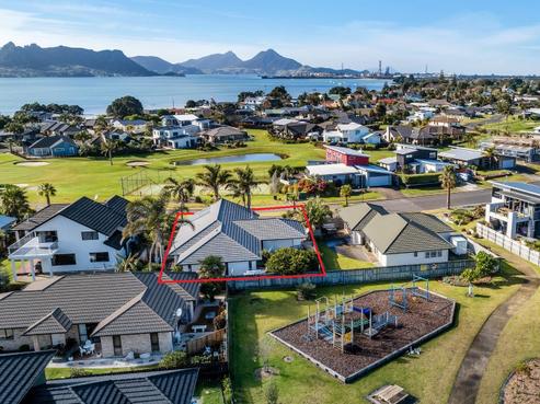 14 Key West Drive, One Tree Point