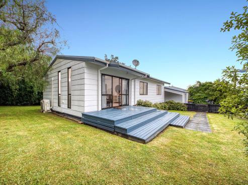 12 Hughes Terrace, Te Atatu Peninsula
