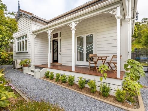 28 Russell Street, Stepneyville
