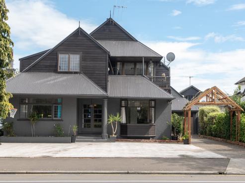73 Park Road, West End