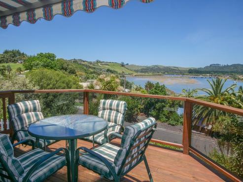 13 Bush Point Road, Cable Bay