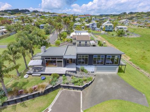 10 Bayside Drive, Coopers Beach