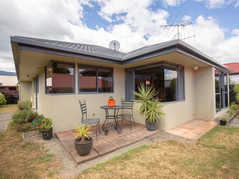1/25 Stead Crescent, Stoke