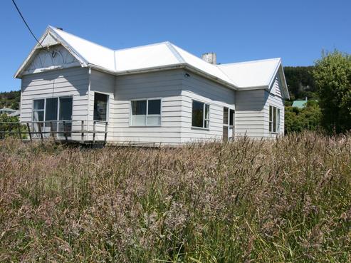 48 Henderson Street, Bluff