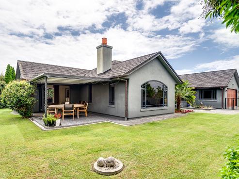 1 Delta Mews Place, Clive