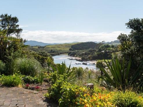 7 Powells Road, Cable Bay