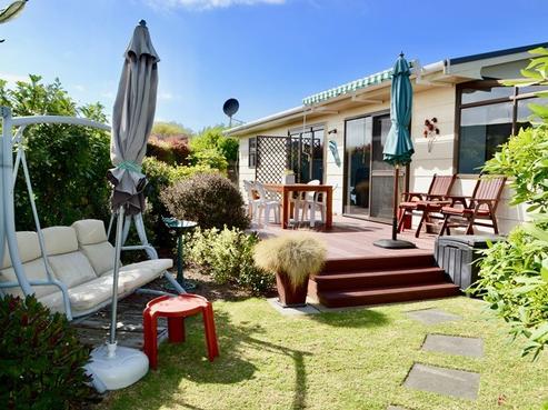 24 Simcox Street, Otaki Beach