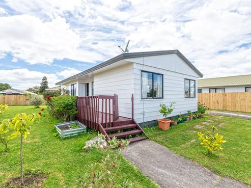 8 Riserra Drive, Ranui