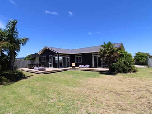115 Sands Crescent, Matarangi