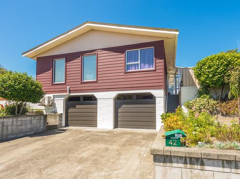 42 Treadwell Street, Springvale