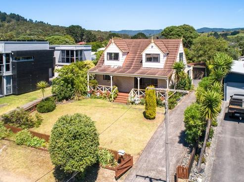 207 Marie Crescent, Whangamata