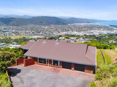 8 Crestview Grove, Belmont