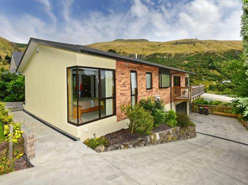 135 Sumnervale Drive, Sumner