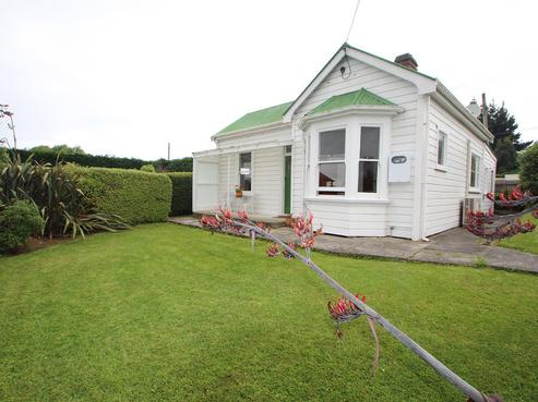 16 Worcester Street, Hampden