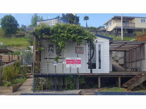 12 Hugh Barron Way, Whananaki