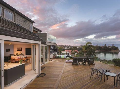 909 Beach Road, Waiake