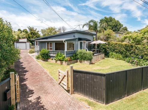 14 Jellicoe Parade, Surfdale