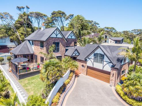 30 Chamari Close, Titirangi