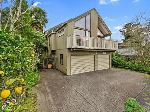 7 Longfellow Parade, Titirangi