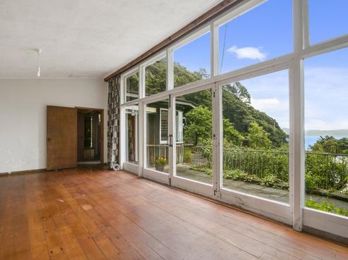 9 Waerenga Road, Days Bay