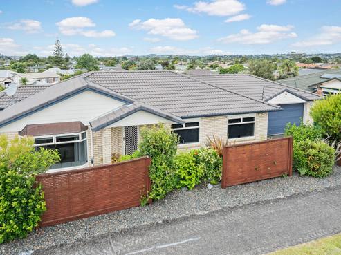 15 Chesterfield Way, Orewa