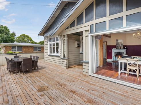 8 Logan Road, Buckland
