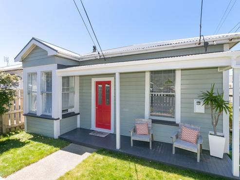 187 Queens Drive, Lyall Bay