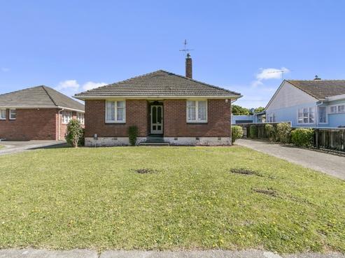 35 Hewer Crescent, Naenae
