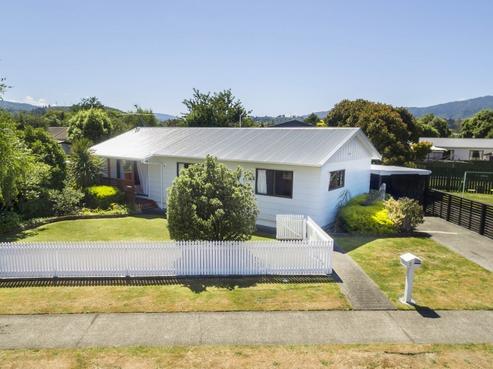 5 Laredo Grove, Totara Park