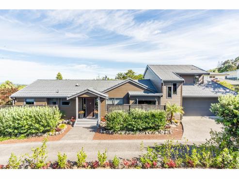 34 Derwent Crescent, Titirangi