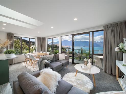 54D Wynyard Crescent, Fernhill/Sunshine Bay