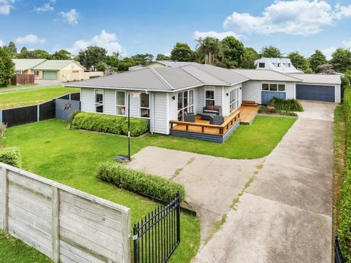 18 Taihiki Road, Clarks Beach