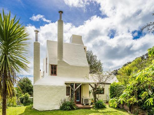 14 Kereru Road, Days Bay