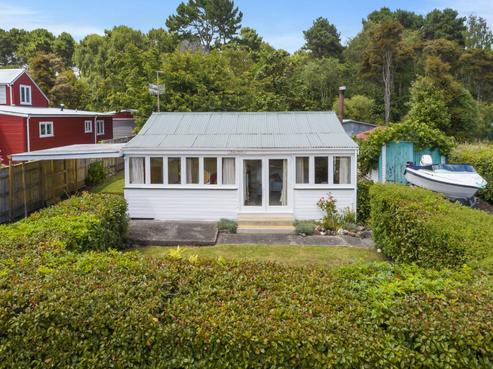 12 Otaiatoa Street, Lake Taupo (East)