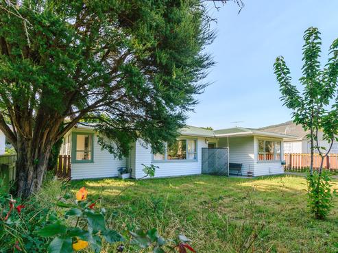 46 Parkway, Wainuiomata