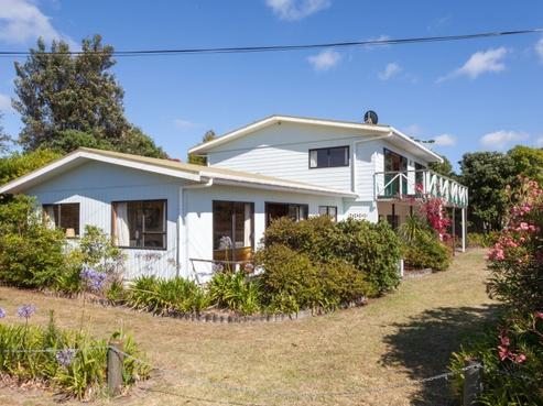 18 Marine Parade, Cooks Beach