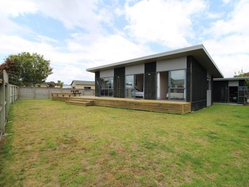 146 The Fairway, Matarangi