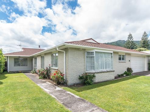 42 Rewarewa Crescent, Waikanae