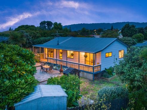 3 Barrett Drive, Waikanae Beach