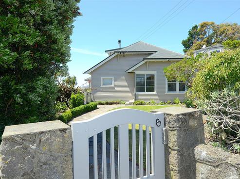 67 Saint Andrews Hill Road, Mount Pleasant