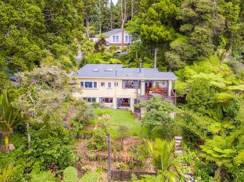 8 Tainui Road, Titirangi