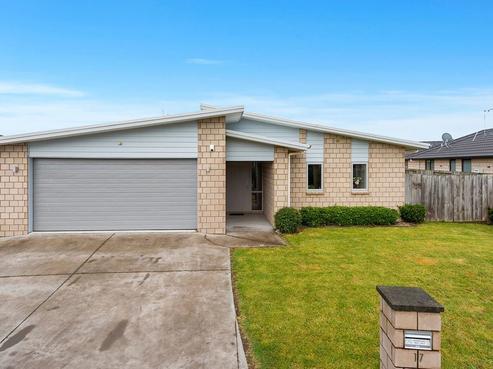 17 Piwakawaka Court, Rototuna North