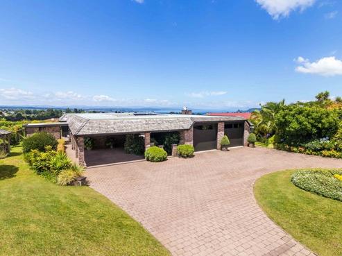 2 Bracken Row, Rangatira Park