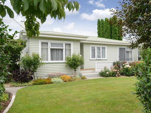 606 Willowpark Road South, Akina