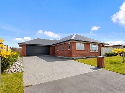 22 Russ Drive, Lincoln