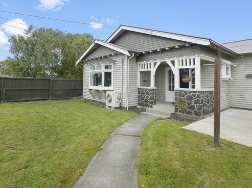 19 Hills Road, Edgeware