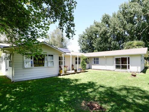 134 Reynolds Road, Rotoorangi