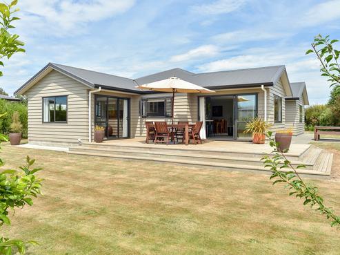 6 Redwood Lane, Martinborough