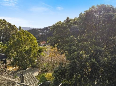 8 Huia Road, Days Bay
